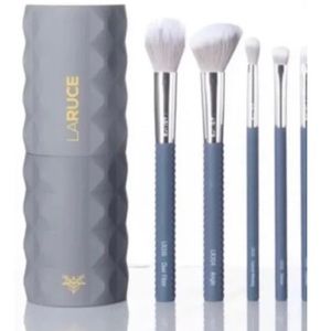 Laruce Beauty Christine set, 5 makeup brushes in cute graphite Reenie grey case.